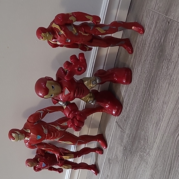 4 Iron Man Action Figures - Picture 3 of 3